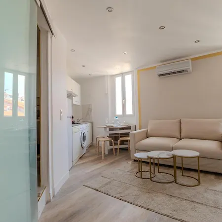 Renovated 1 Bedroom - Ac - Center Apartment
