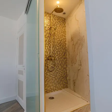 Apartment Renovated 1 Bedroom - Ac - Center *