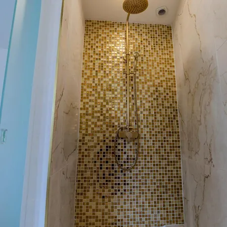 Renovated 1 Bedroom - Ac - Center *