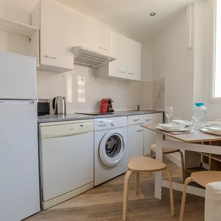 Apartment Renovated 1 Bedroom - Ac - Center