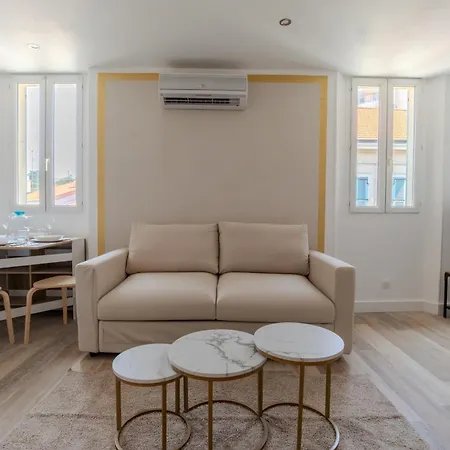 Renovated 1 Bedroom - Ac - Center